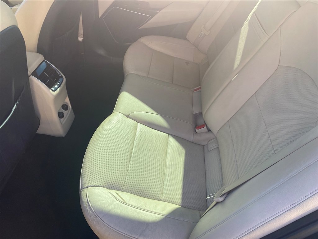 Used 2017 Kia Cadenza Premium w/ Luxury Package FWD image 11