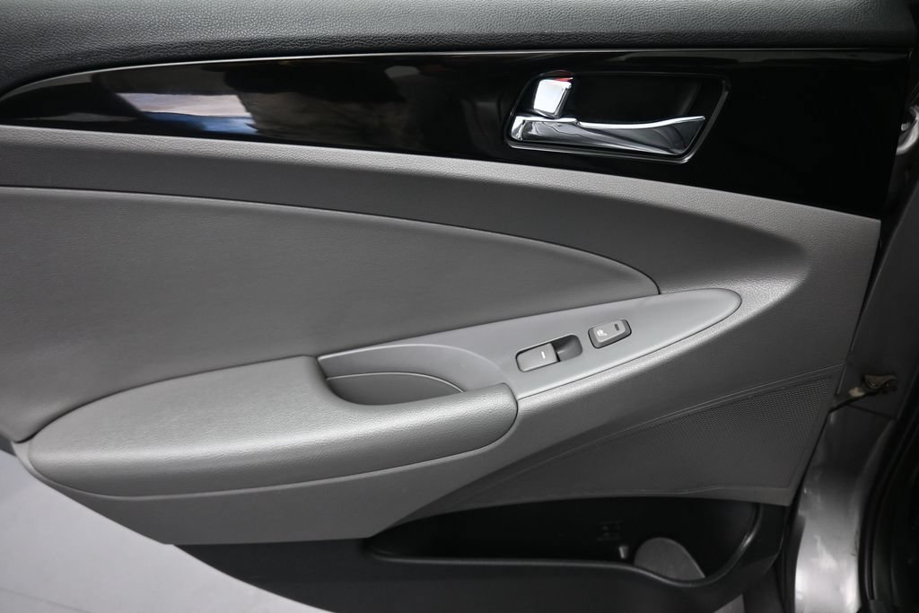 Used 2013 Hyundai Sonata Limited w/ Premium Pkg FWD image 32