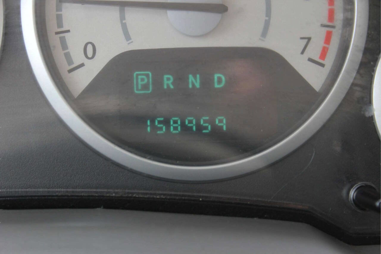 Used 2010 Chrysler Town & Country Touring FWD image 10
