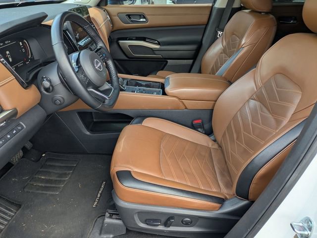 Used 2023 Nissan Pathfinder Platinum FWD image 13
