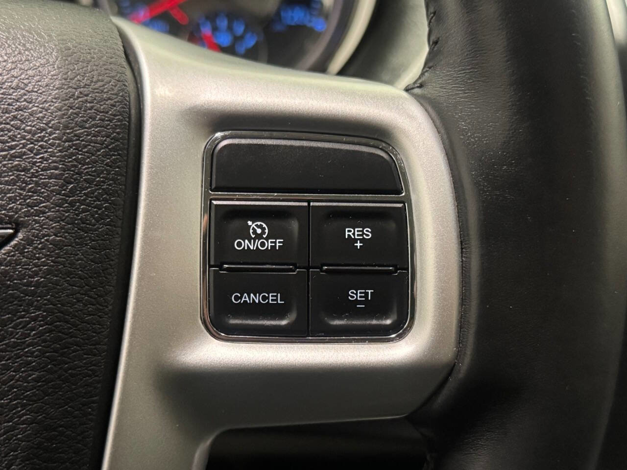 Used 2015 Chrysler Town & Country Touring-L w/ Driver Convenience Group image 29