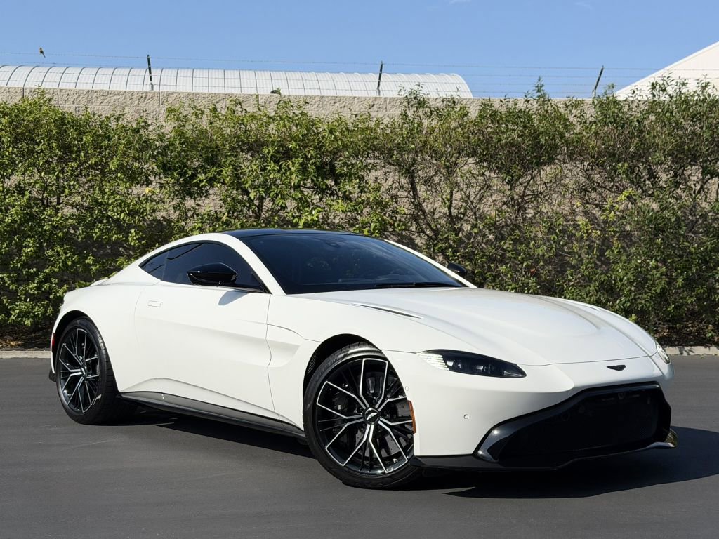 Used 2022 Aston Martin V8 Vantage Coupe RWD image 2