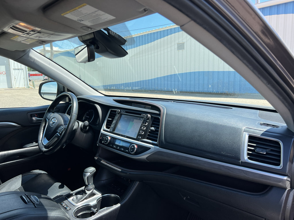 Used 2019 Toyota Highlander Limited Platinum AWD/4WD image 31