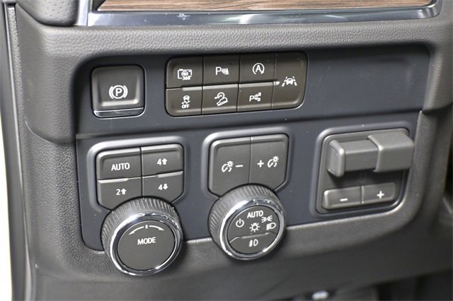 New 2026 Chevrolet Suburban Premier image 21