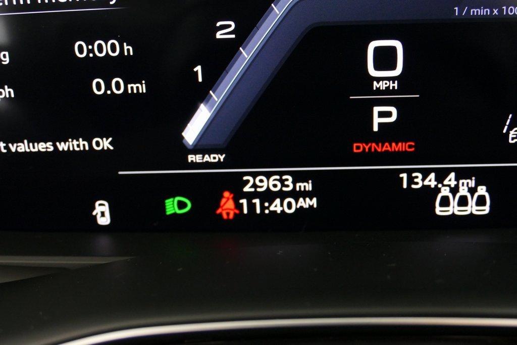 Used 2024 Audi Q8 Premium image 16