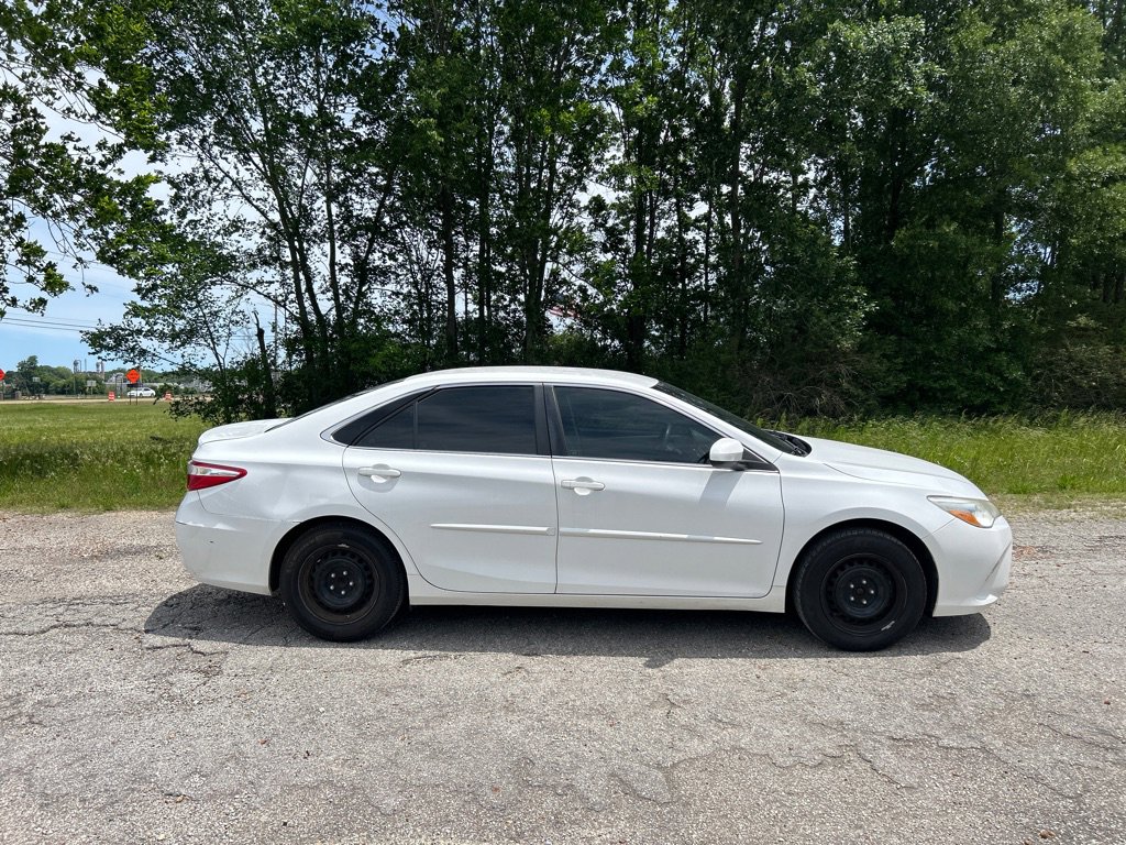 Used 2017 Toyota Camry LE FWD image 6