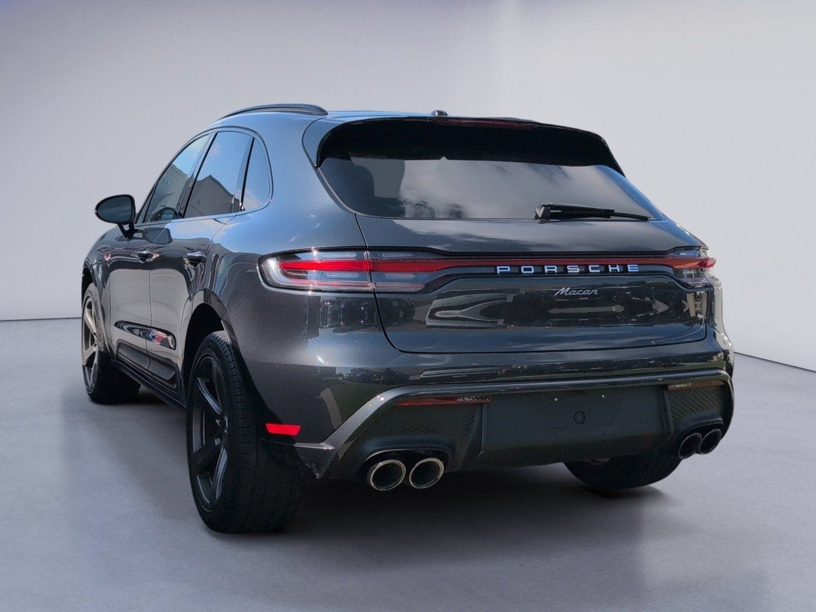 Used 2022 Porsche Macan AWD/4WD image 3