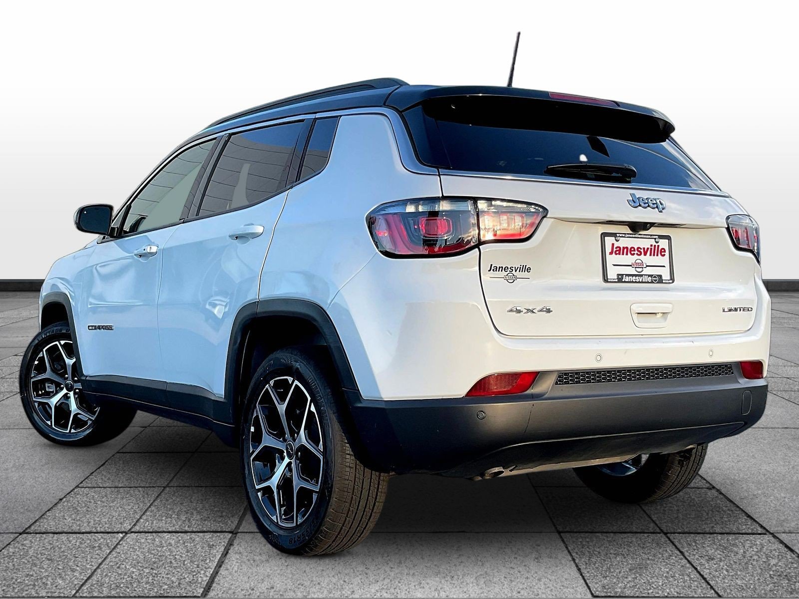 Used 2025 Jeep Compass Limited AWD/4WD image 5