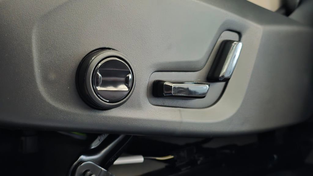 New 2026 Volvo XC90 B6 Plus w/ Protection Package Premier image 25