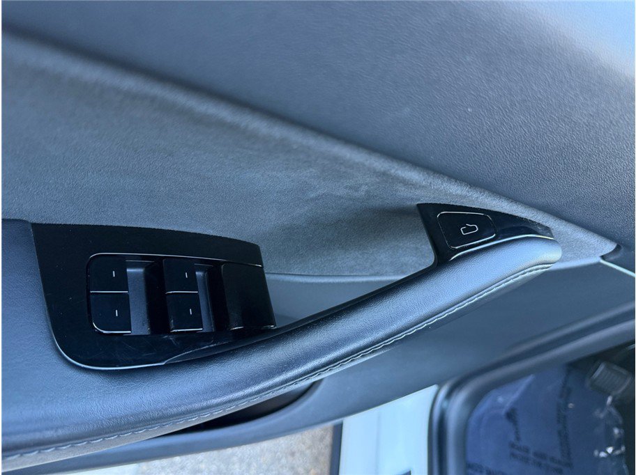 Used 2020 Tesla Model Y Long Range image 30