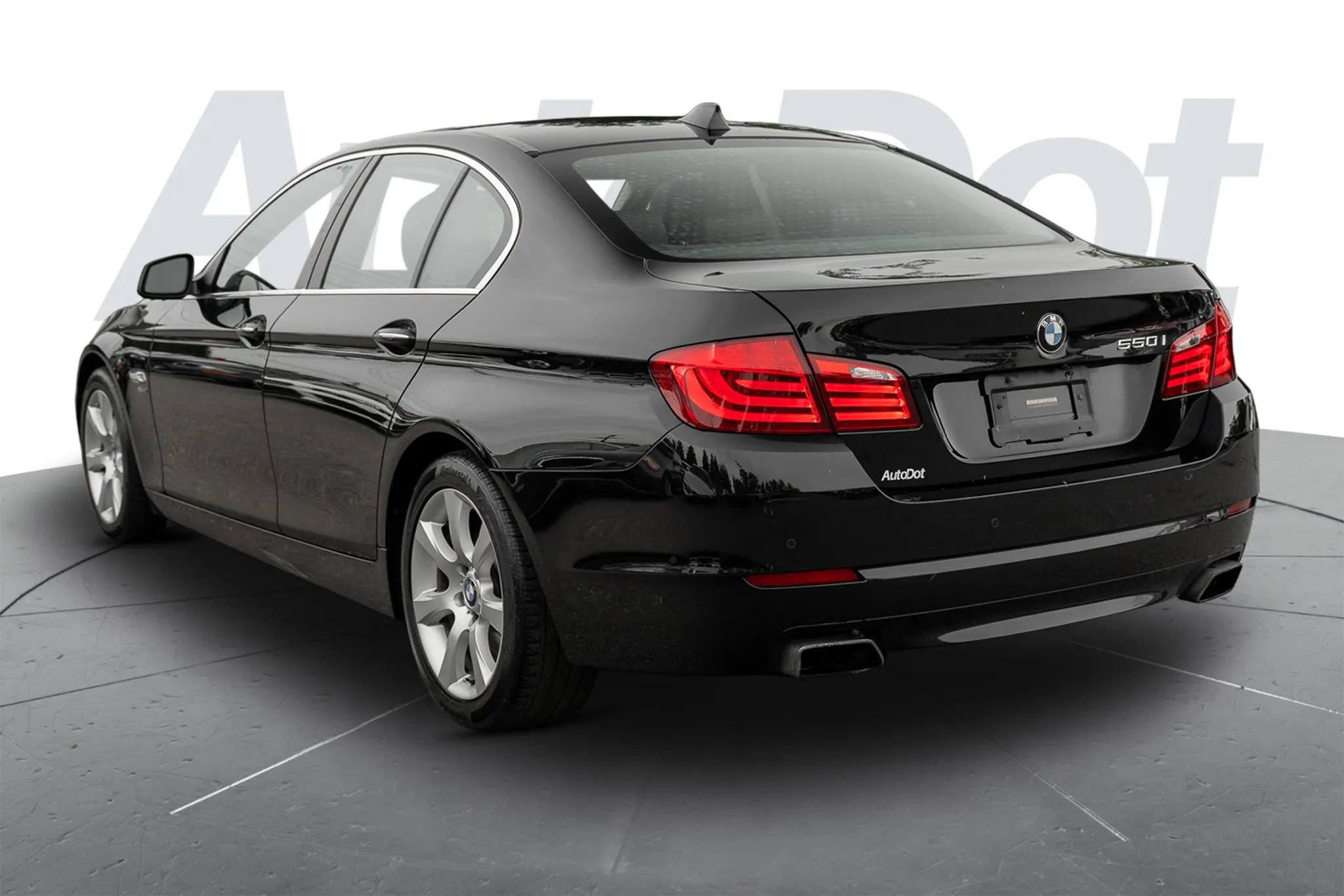 Used 2011 BMW 550i xDrive Sedan AWD/4WD image 2