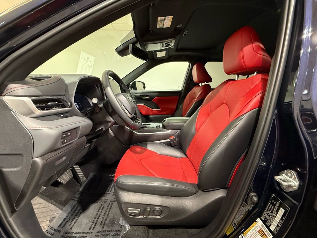 Certified 2025 Toyota Highlander XSE image 12
