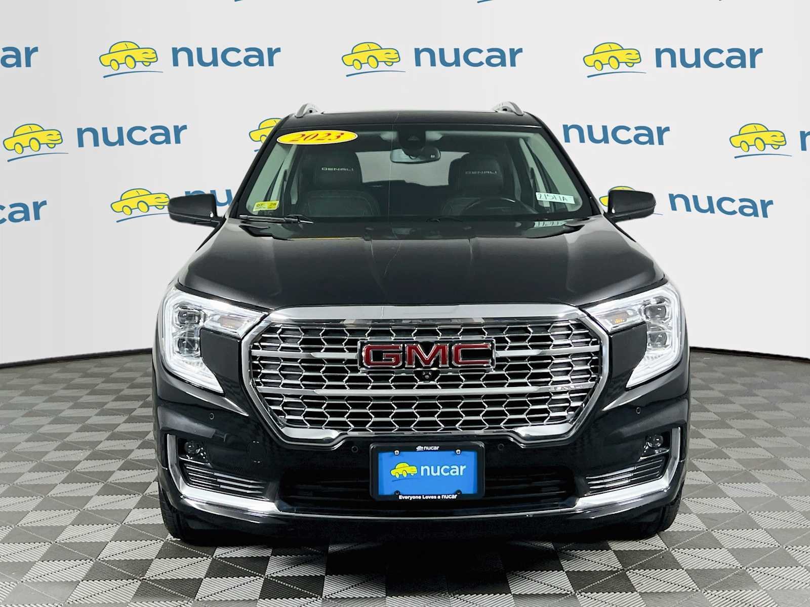 Used 2023 GMC Terrain Denali w/ Denali Premium Package AWD/4WD image 2