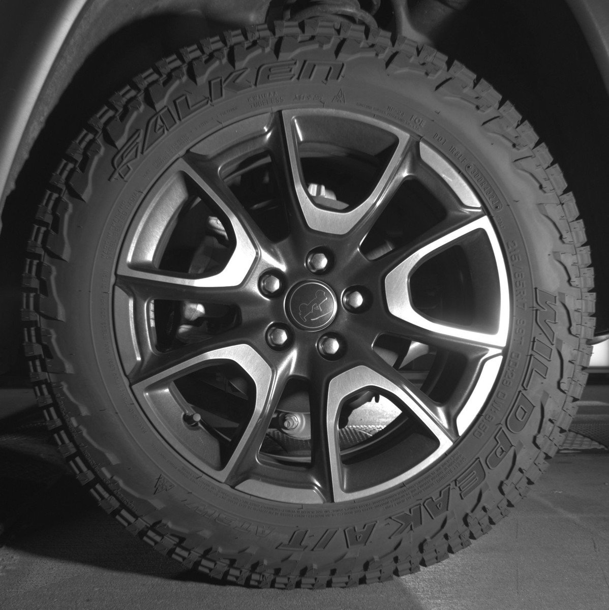 Used 2025 Jeep Compass Trailhawk AWD/4WD image 14