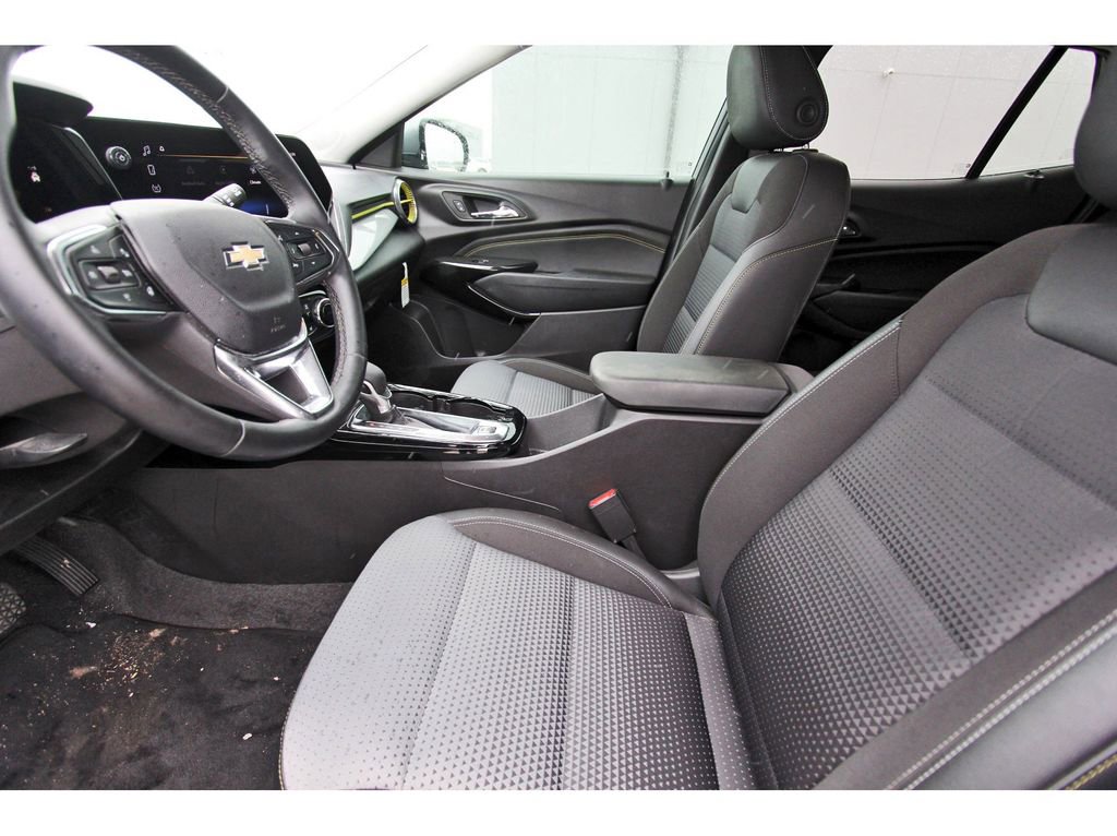 Used 2025 Chevrolet Trax LT w/ Driver Confidence Package FWD image 6