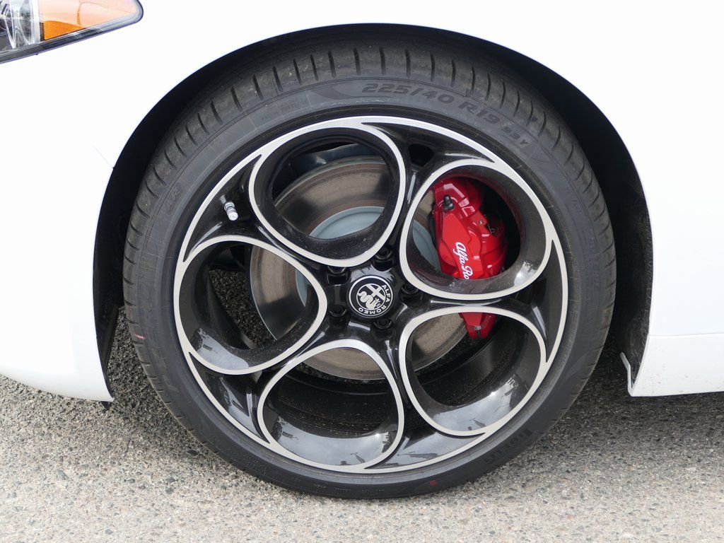 New 2025 Alfa Romeo Giulia AWD image 11