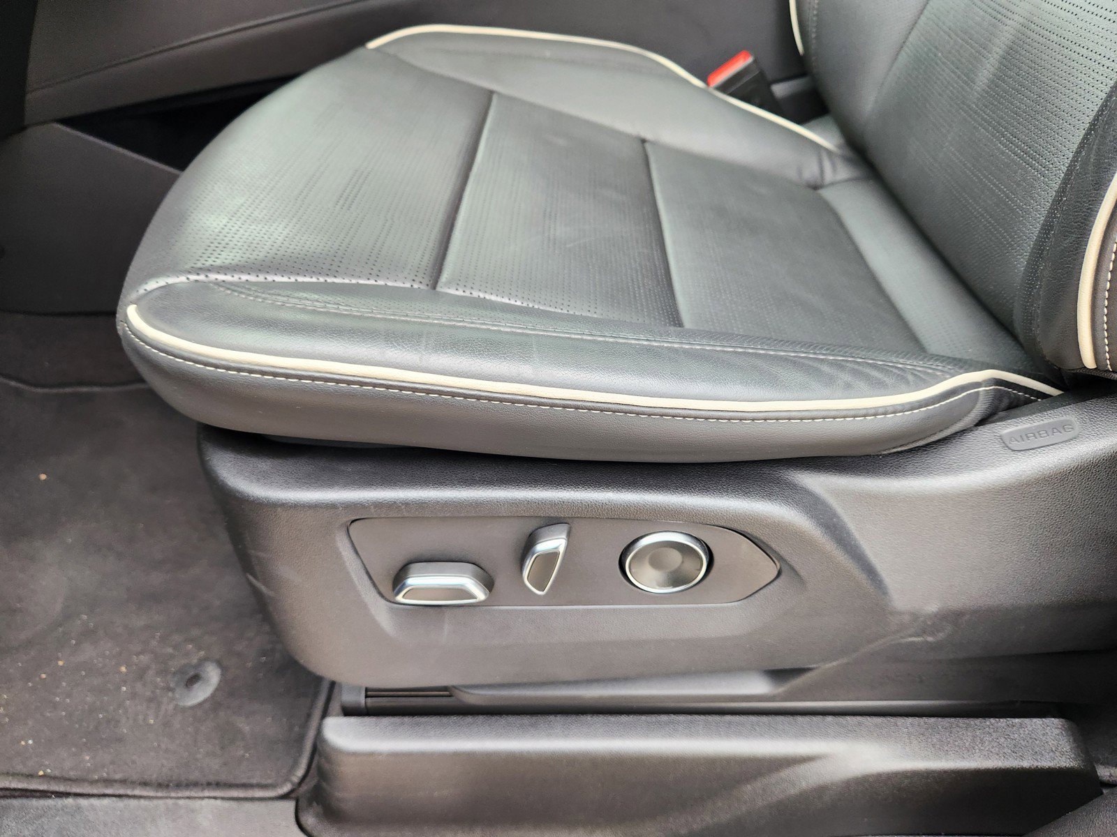 Certified 2024 Cadillac Escalade Sport w/ LPO, ONYX Package image 23