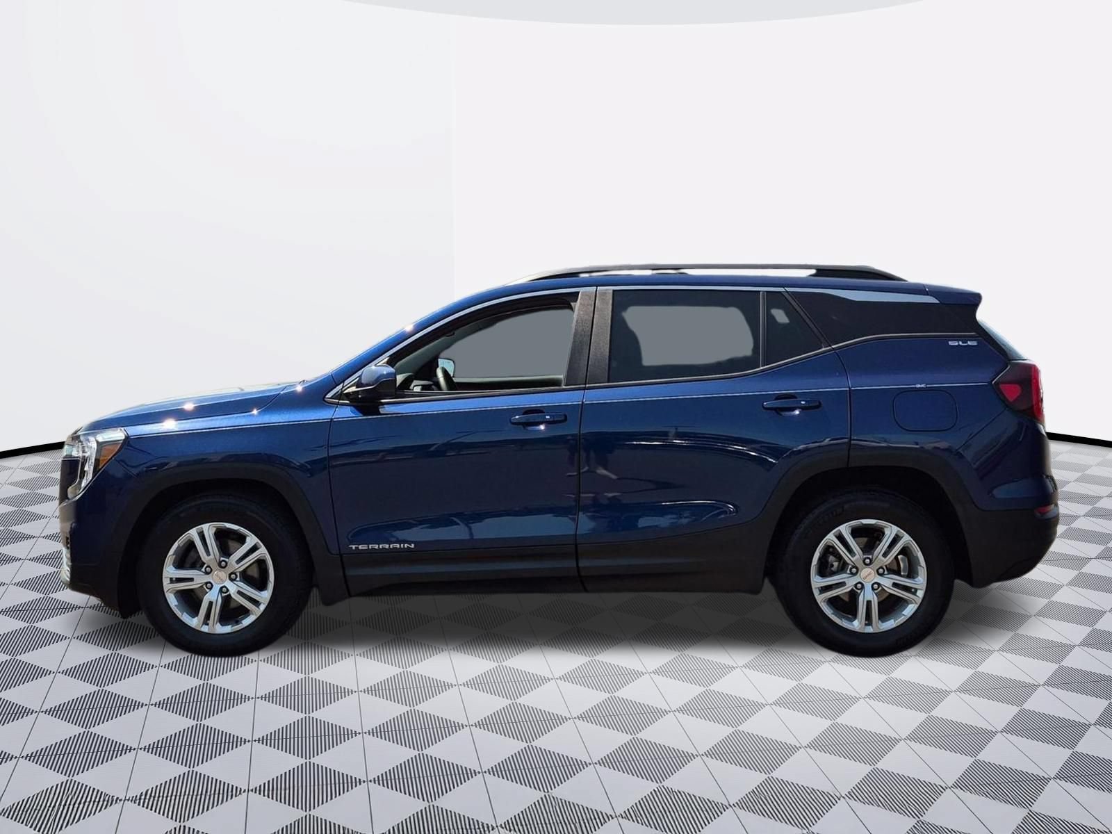 Certified 2022 GMC Terrain SLE w/ Driver Convenience Package FWD image 4