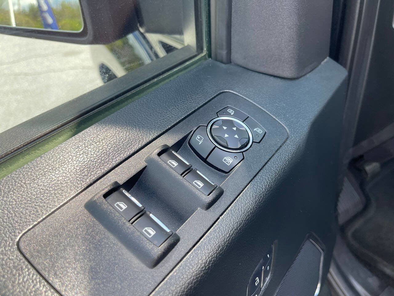 Used 2016 Ford F150 Lariat w/ Equipment Group 502A Luxury AWD/4WD image 27