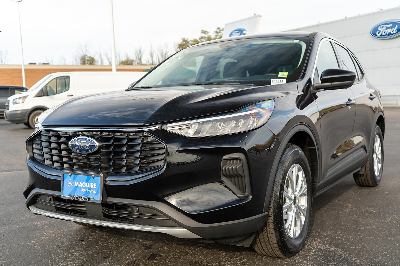 Used 2023 Ford Escape Active w/ Tech Pack #2 AWD/4WD image 2