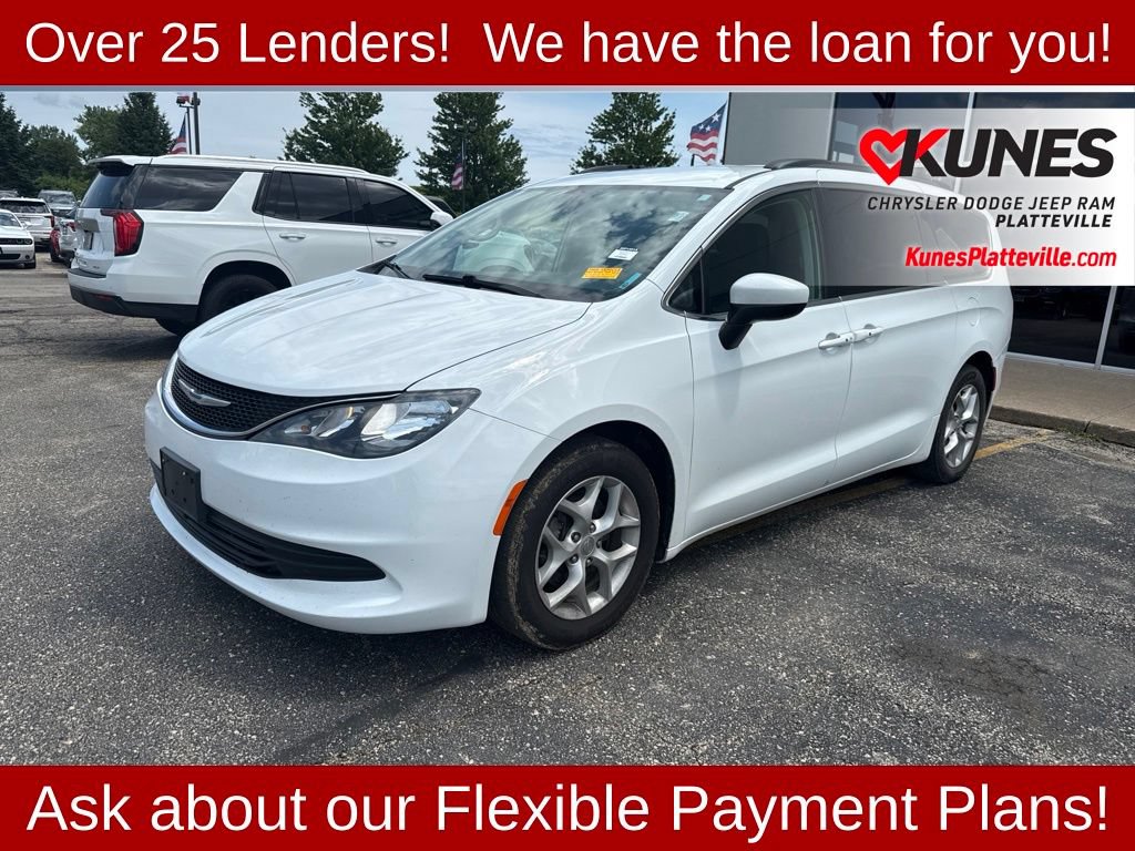 Used 2018 Chrysler Pacifica Touring w/ Tire & Wheel Group FWD image 10