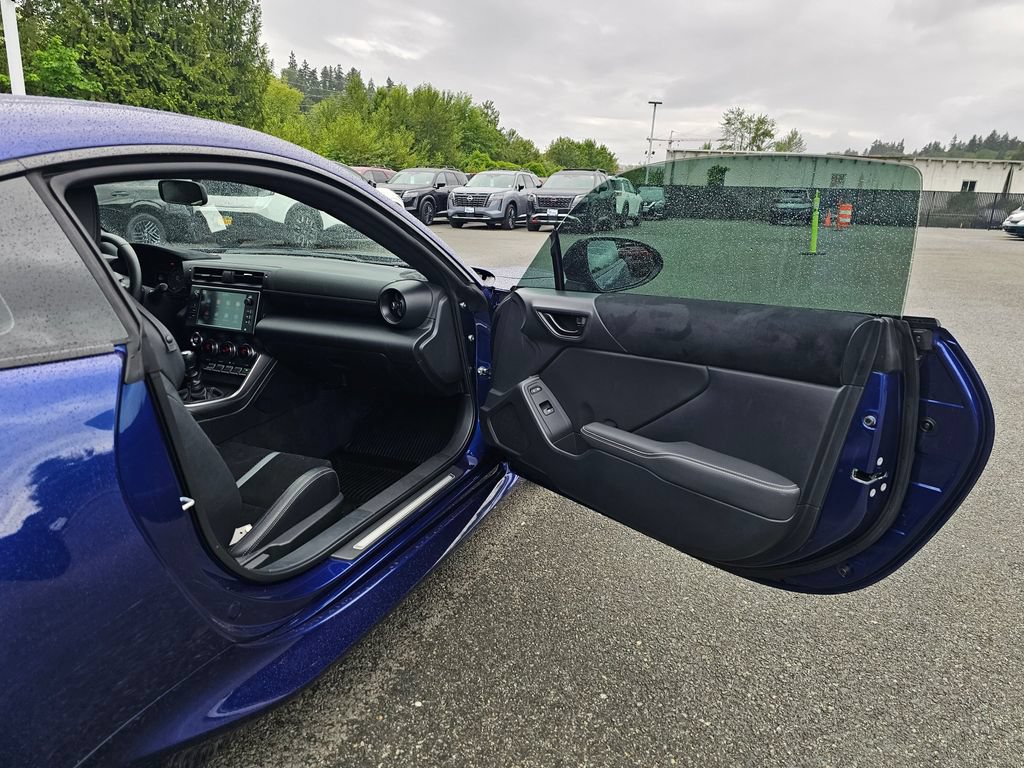 Used 2022 Toyota GR86 Premium w/ ALL Weather Mat Package (TMS) RWD image 24