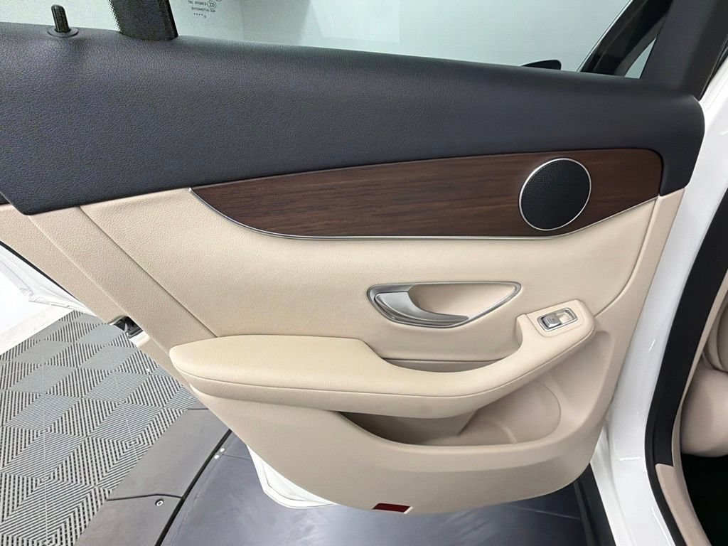 Used 2022 Mercedes-Benz GLC 300 w/ Premium Package Lite image 38