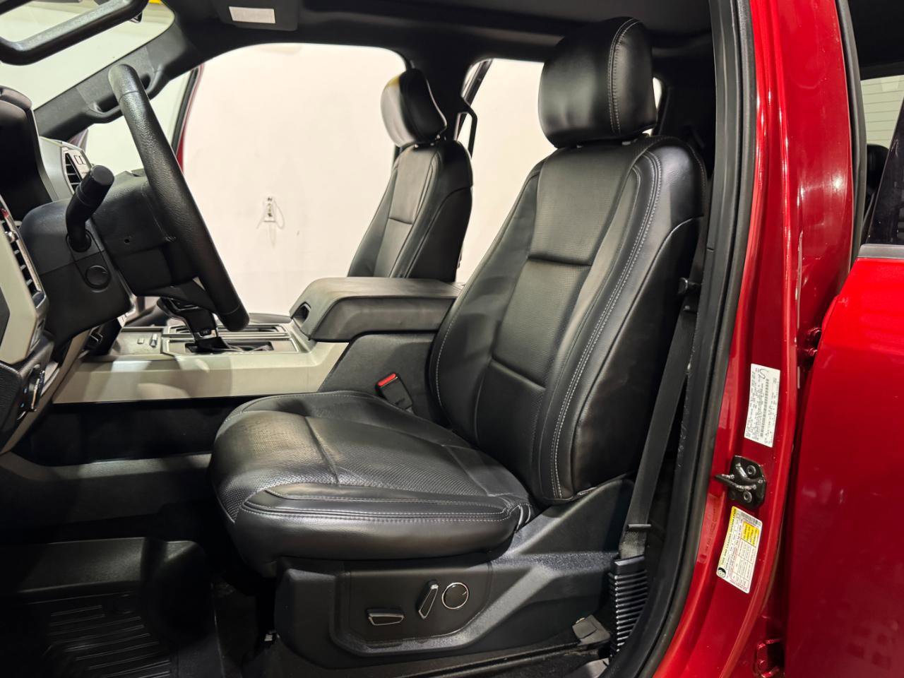 Used 2015 Ford F150 Lariat w/ Equipment Group 502A Luxury RWD image 12