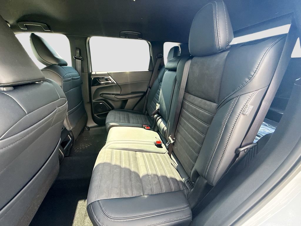 New 2026 Mitsubishi Outlander LE FWD image 23