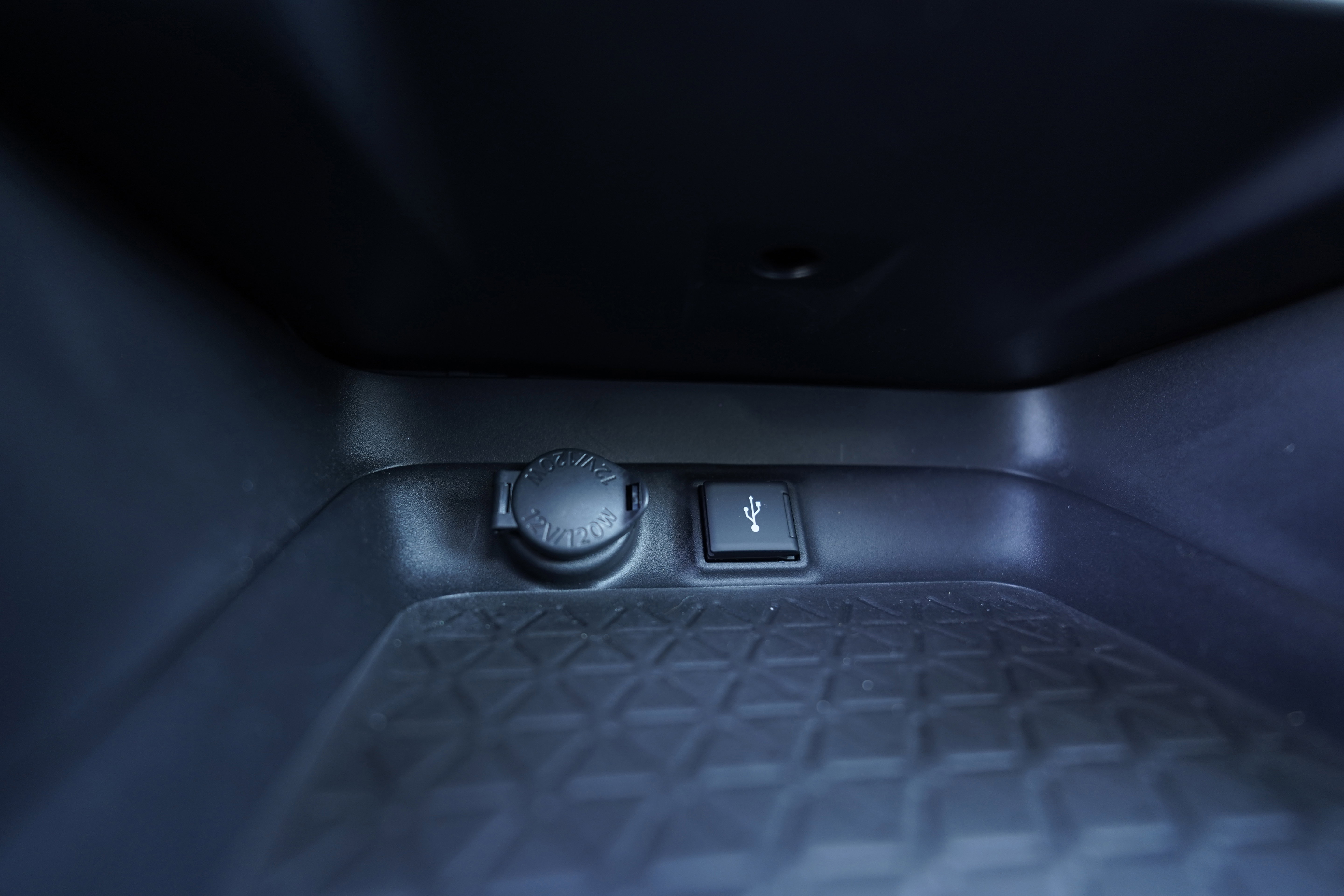 Used 2022 Toyota RAV4 XLE Premium image 31