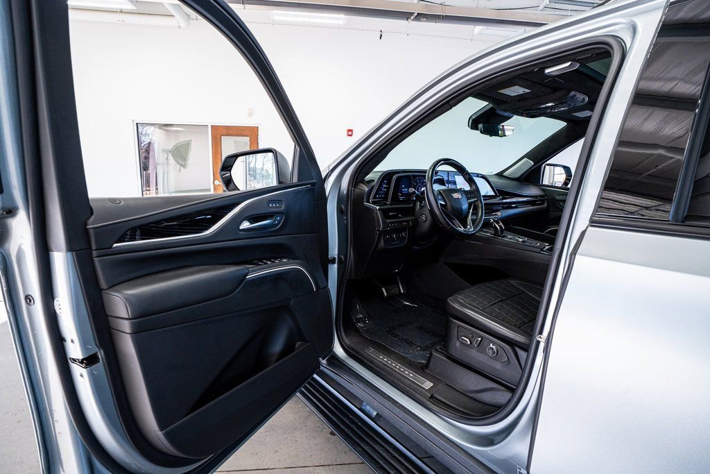 Used 2023 Cadillac Escalade ESV V image 34