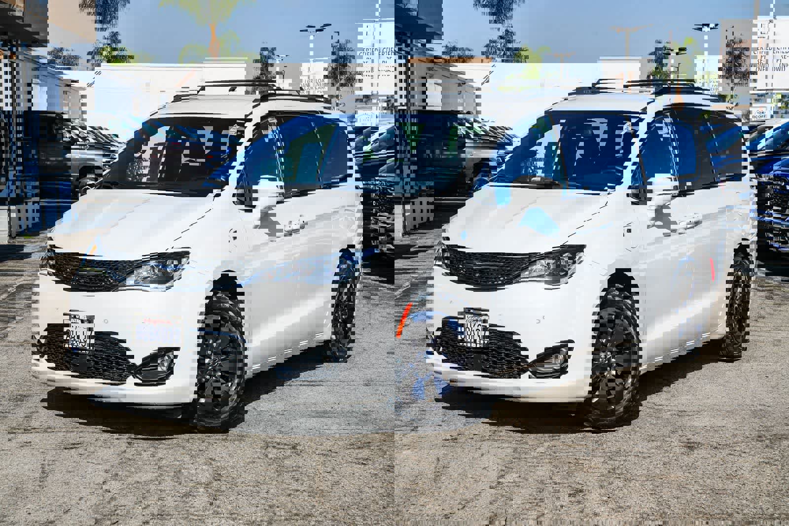 Used 2020 Chrysler Pacifica Limited w/ Advanced Safetytec Group image 1