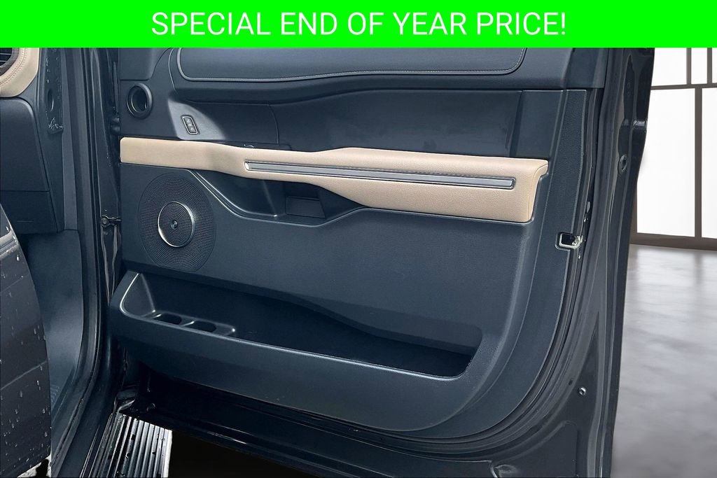 Used 2022 Ford Expedition Limited image 28