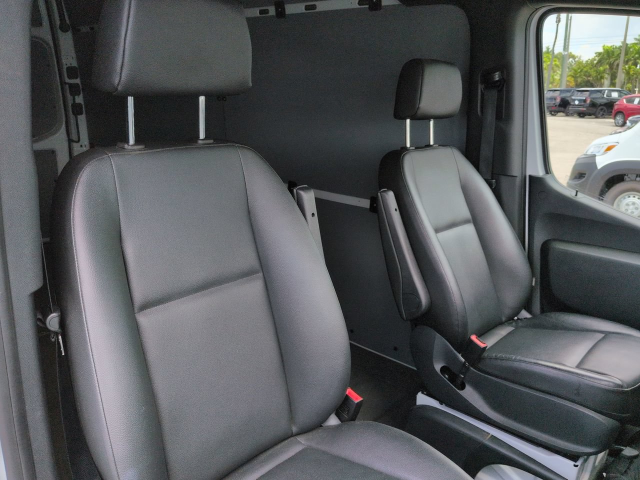 Used 2025 Mercedes-Benz Sprinter 2500 image 16