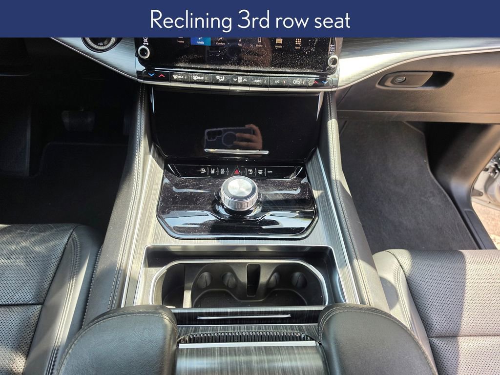 Used 2024 Jeep Wagoneer L Series II image 16