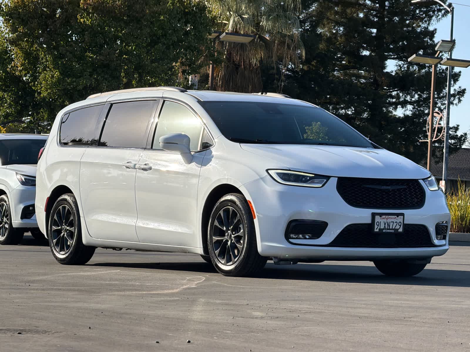 Used 2021 Chrysler Pacifica Touring-L w/ S Appearance Package FWD image 5