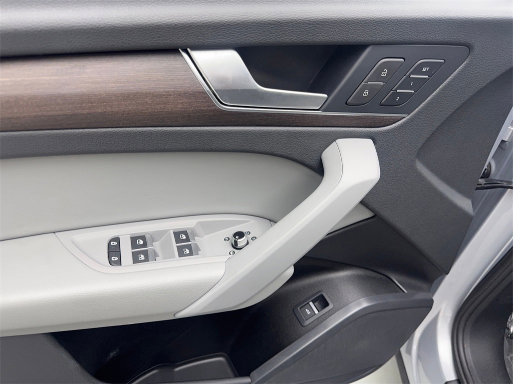 Used 2022 Audi Q5 2.0T Premium w/ Convenience Package image 33