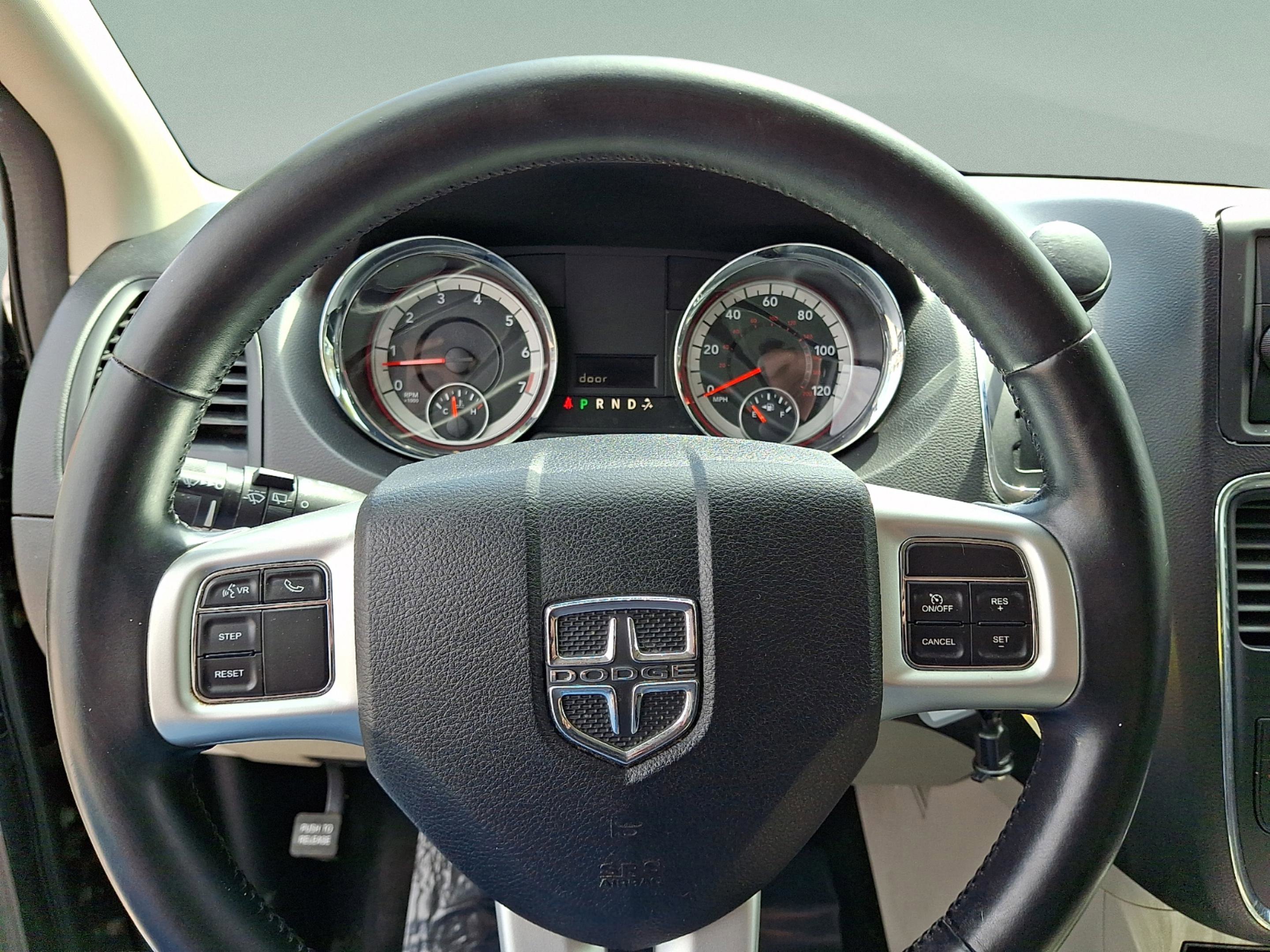 Used 2015 Dodge Grand Caravan SXT w/ UConnect Hands-Free Group image 18