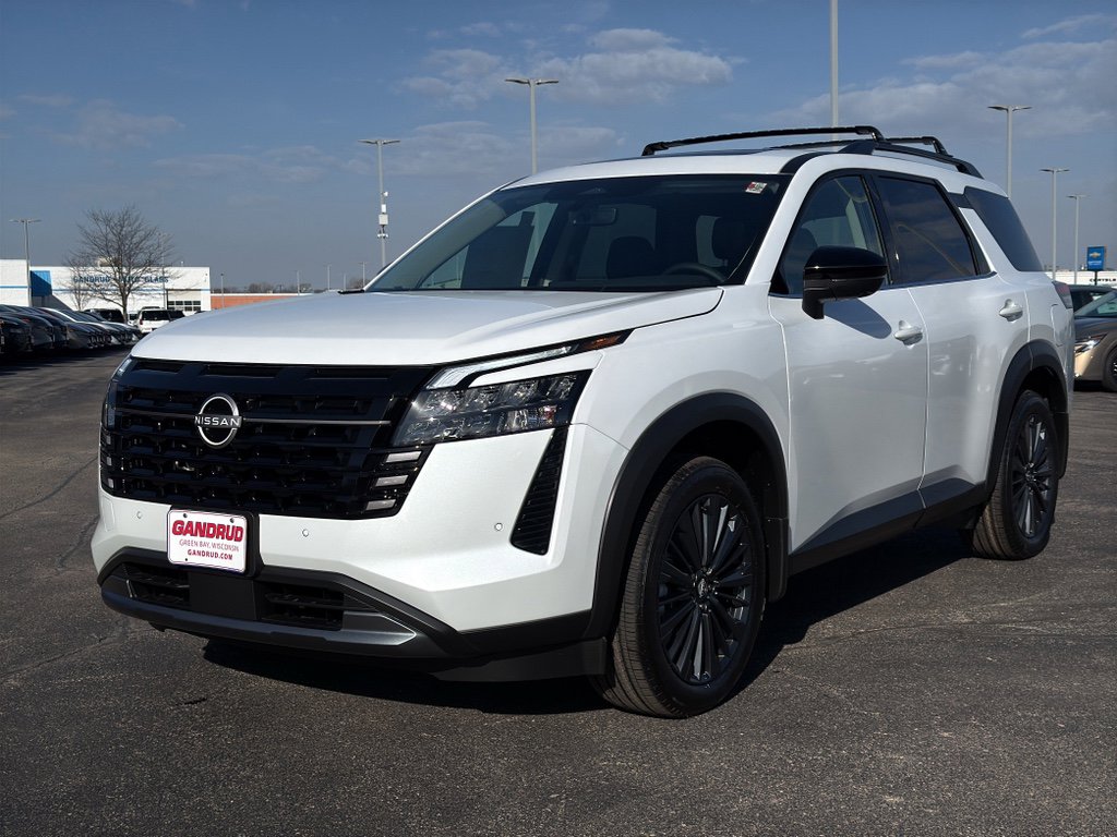 New 2026 Nissan Pathfinder SL image 2
