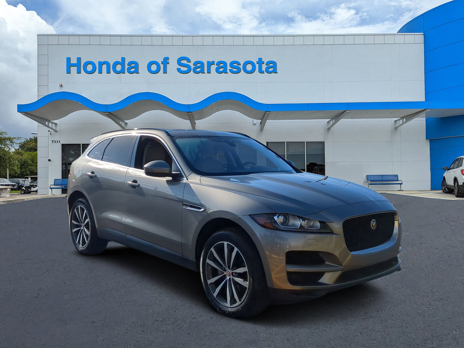 Used 2018 Jaguar F-PACE Prestige image 1