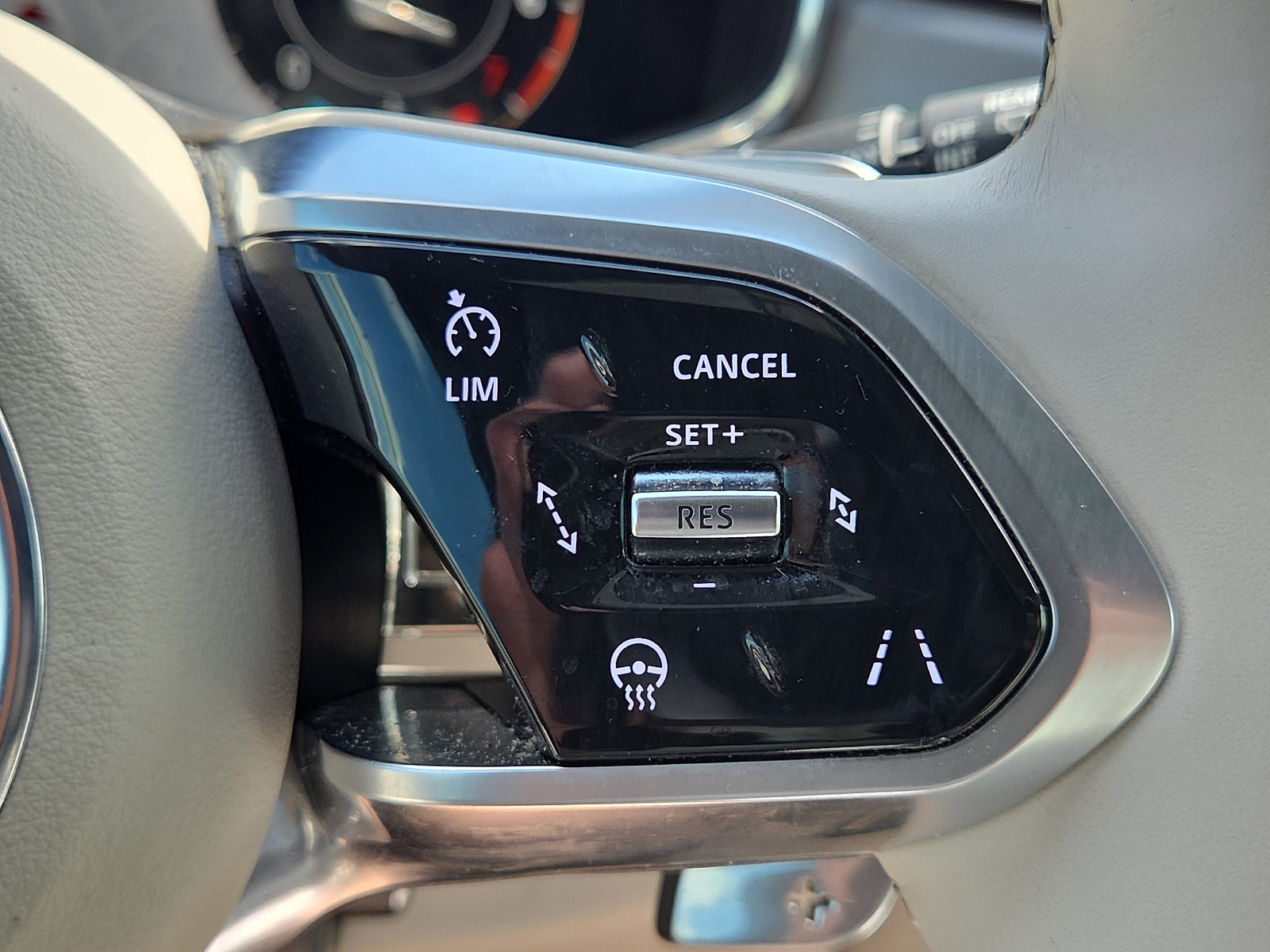 Used 2025 Jaguar F-PACE R-Dynamic S AWD/4WD image 22