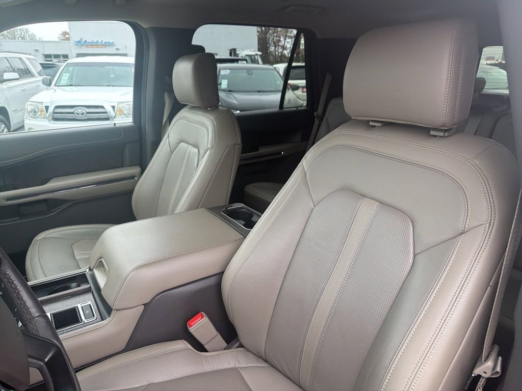 Used 2020 Ford Expedition Limited image 18