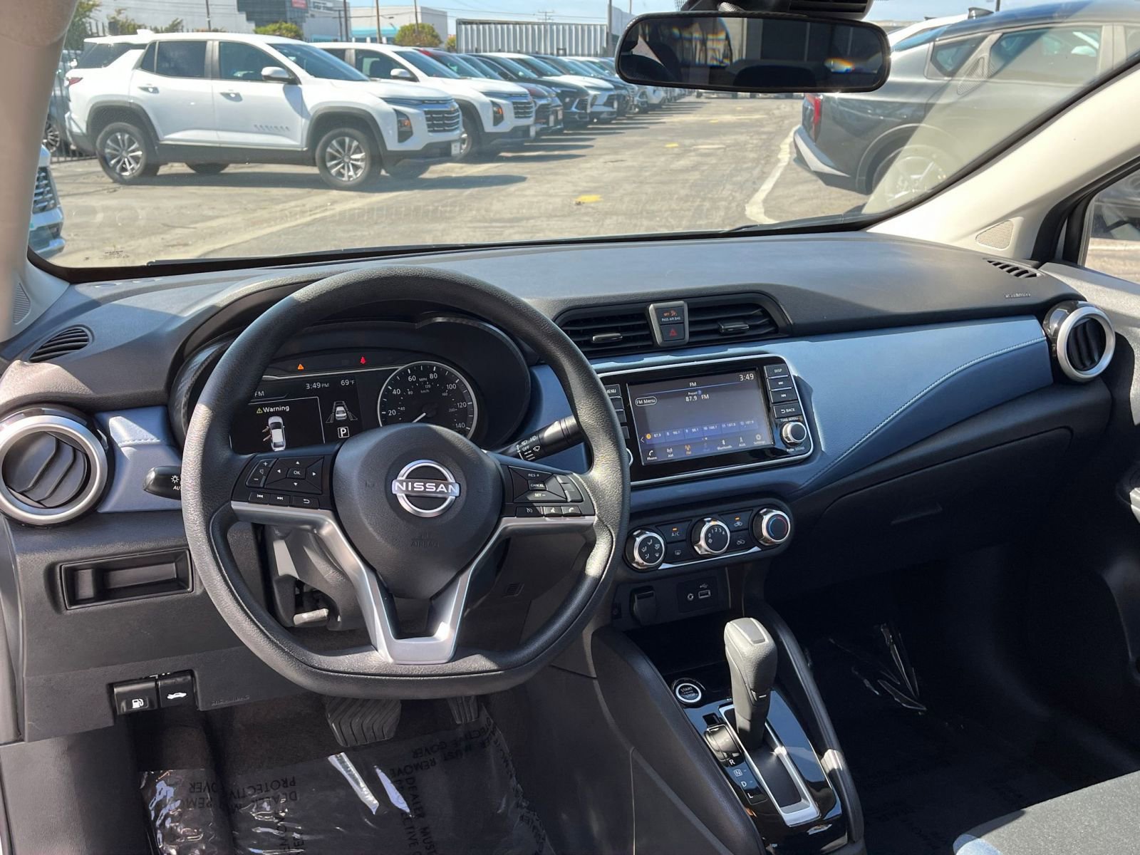 Used 2025 Nissan Versa SV FWD image 33