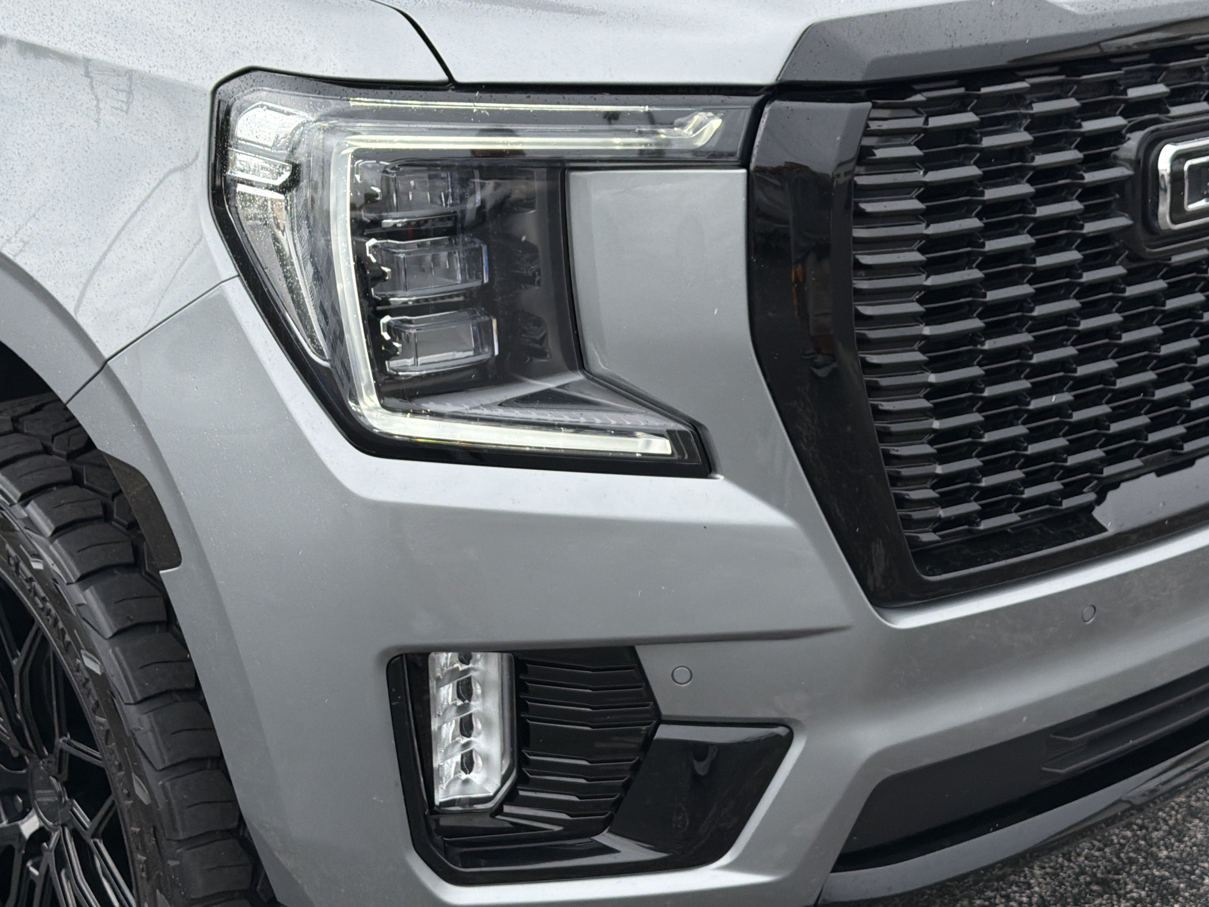 Used 2023 GMC Yukon Denali AWD/4WD image 8