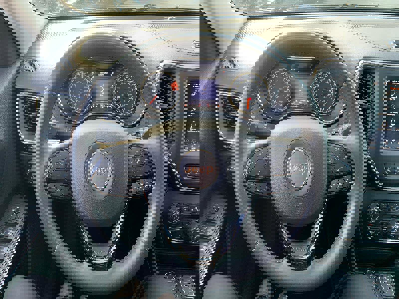 Used 2023 Jeep Cherokee Altitude Lux image 16