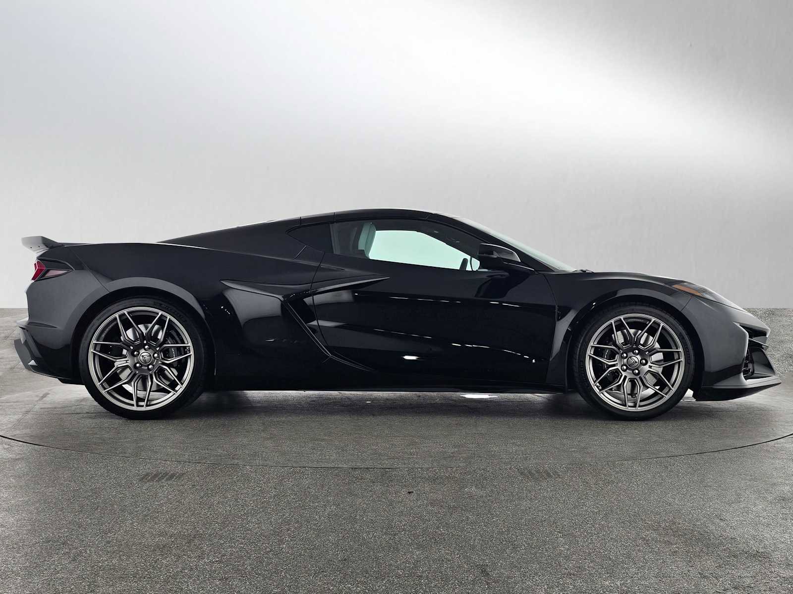 Used 2024 Chevrolet Corvette Z06 image 8
