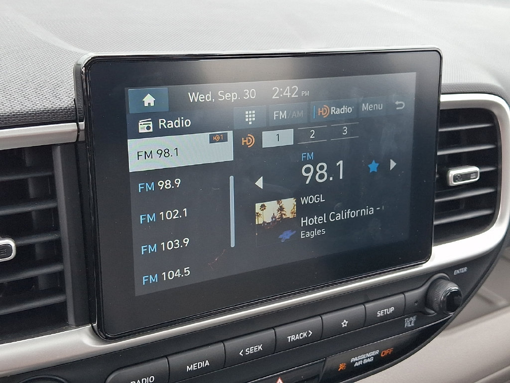 Used 2026 Hyundai Venue SEL FWD image 3