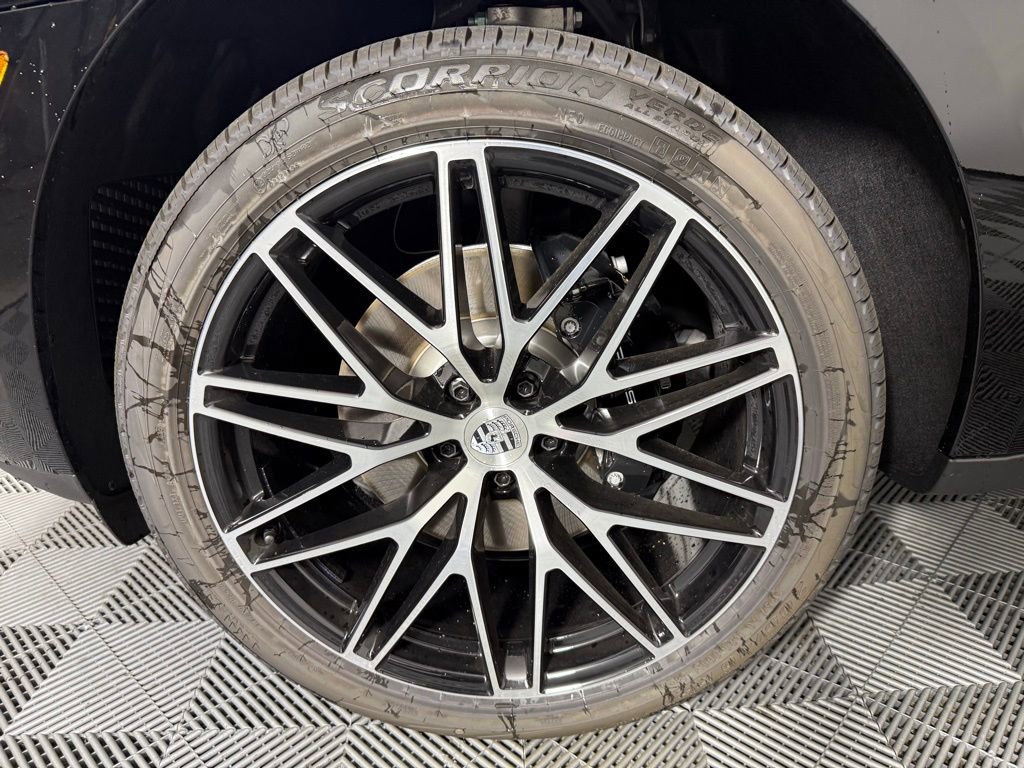 Certified 2025 Porsche Macan S image 11
