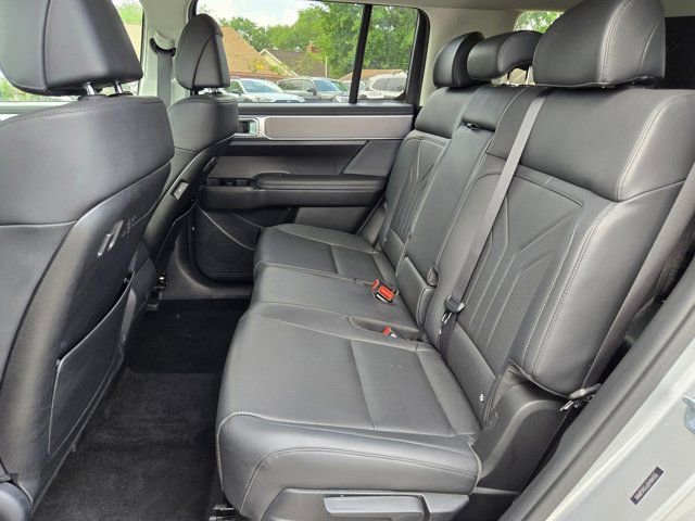 Used 2025 Hyundai Santa Fe SEL FWD image 25