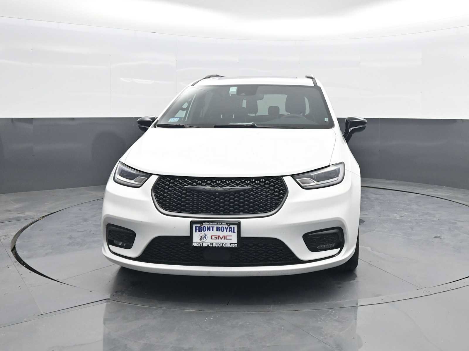 Used 2025 Chrysler Pacifica Limited FWD image 3